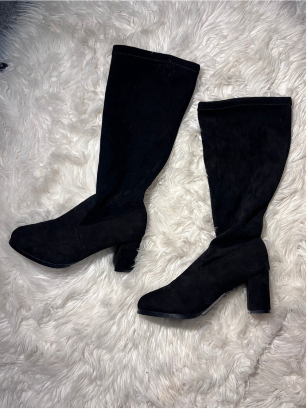 NWOT European American knee high heeled boots Stretch Pointed Toe Chunky Heel 9